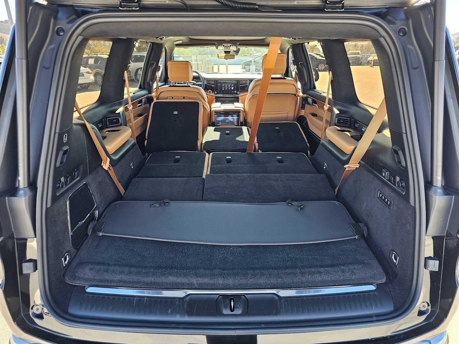 2022 Jeep Grand Wagoneer Series III