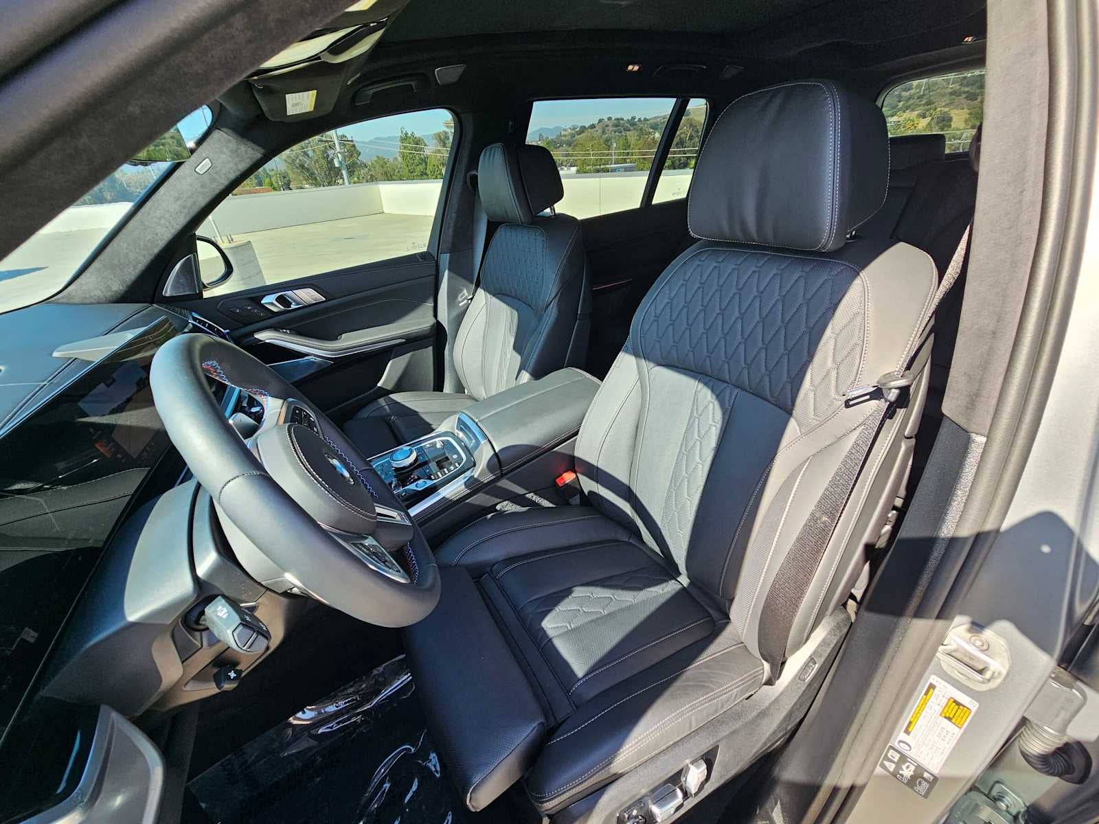 2026 BMW X7 M60i M60i