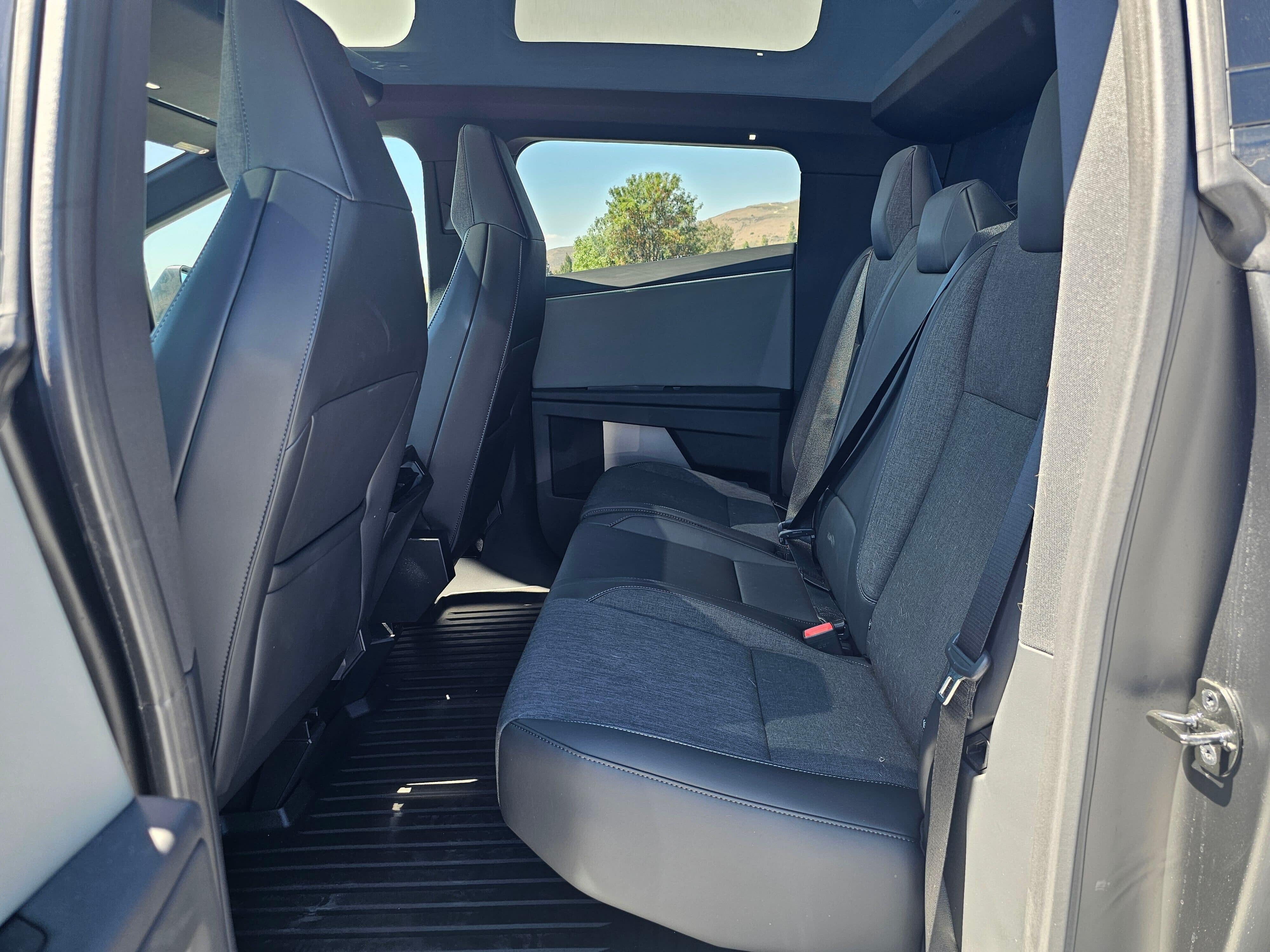 2026 Tesla CYBERTRUCK LONG RANGE