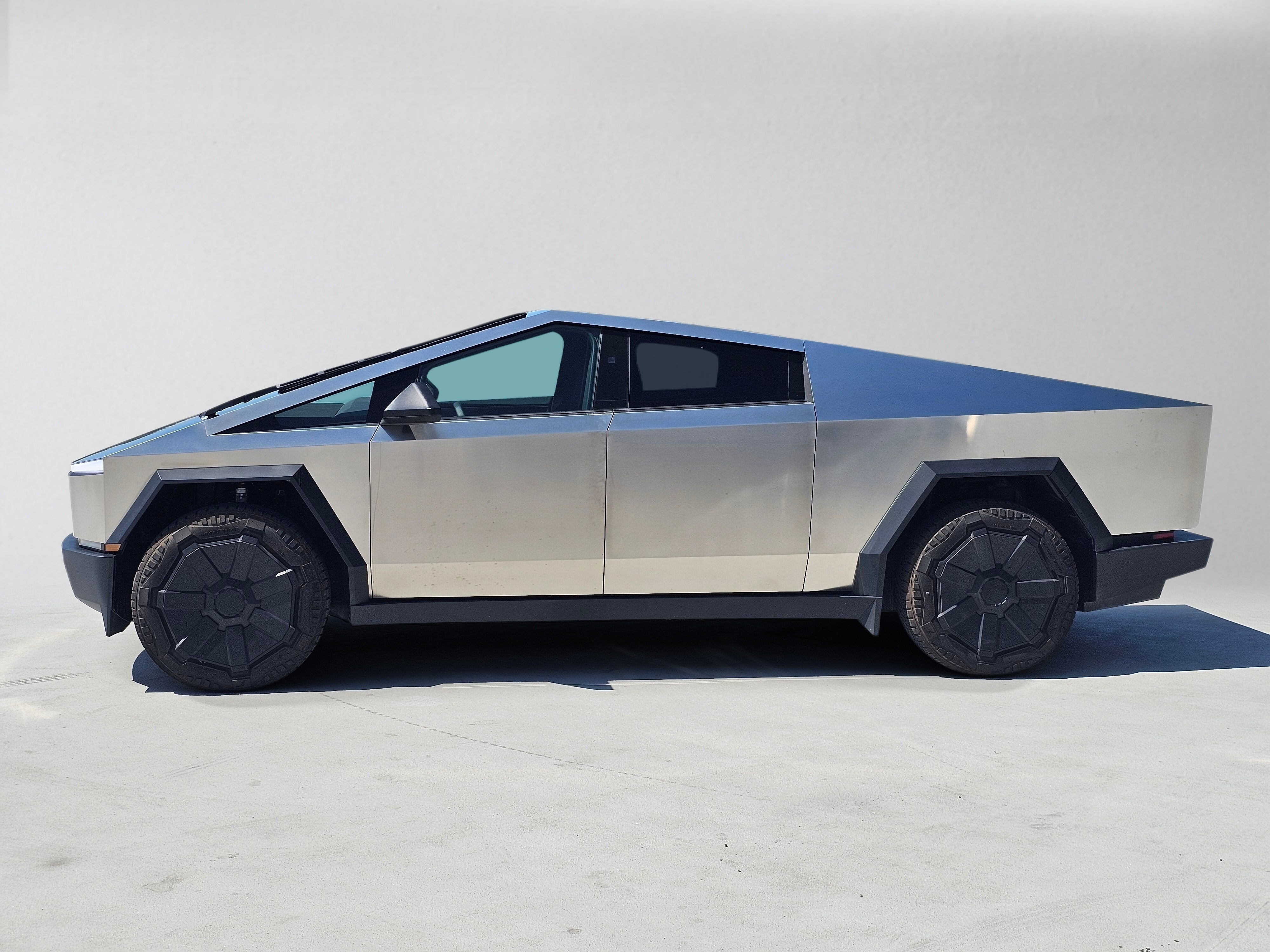 2026 Tesla CYBERTRUCK LONG RANGE