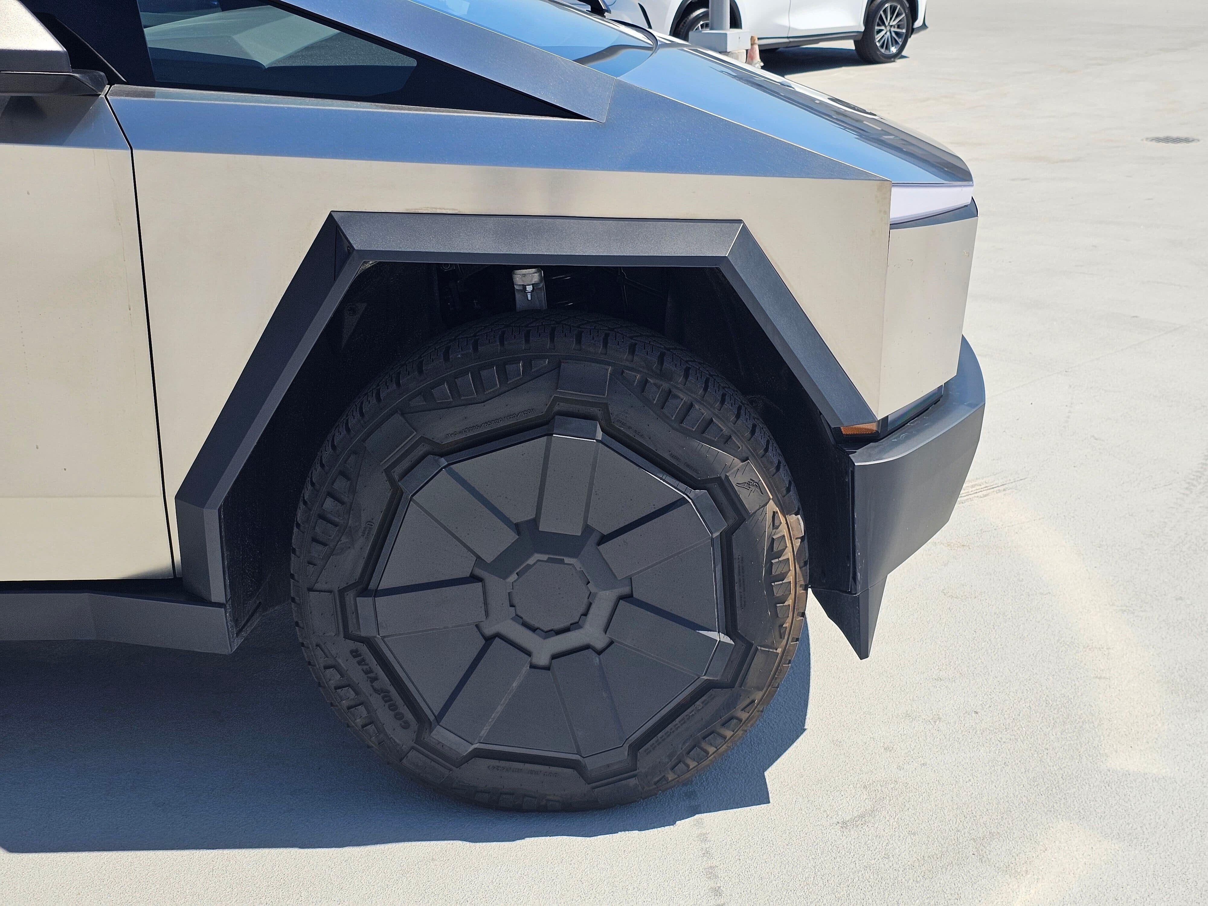 2026 Tesla CYBERTRUCK LONG RANGE