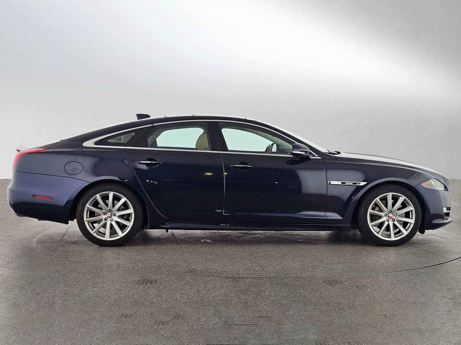 2019 Jaguar XJ XJ R-Sport