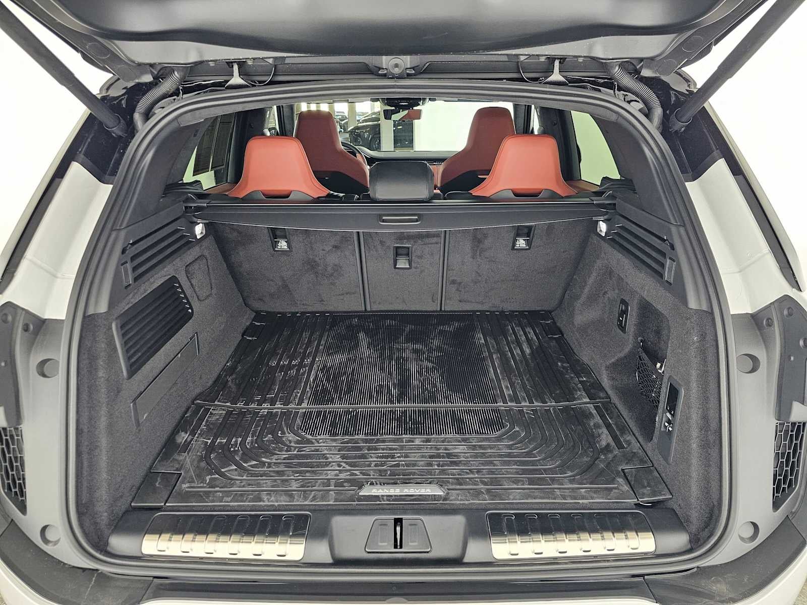 2026 Land Rover Range Rover Sport SV