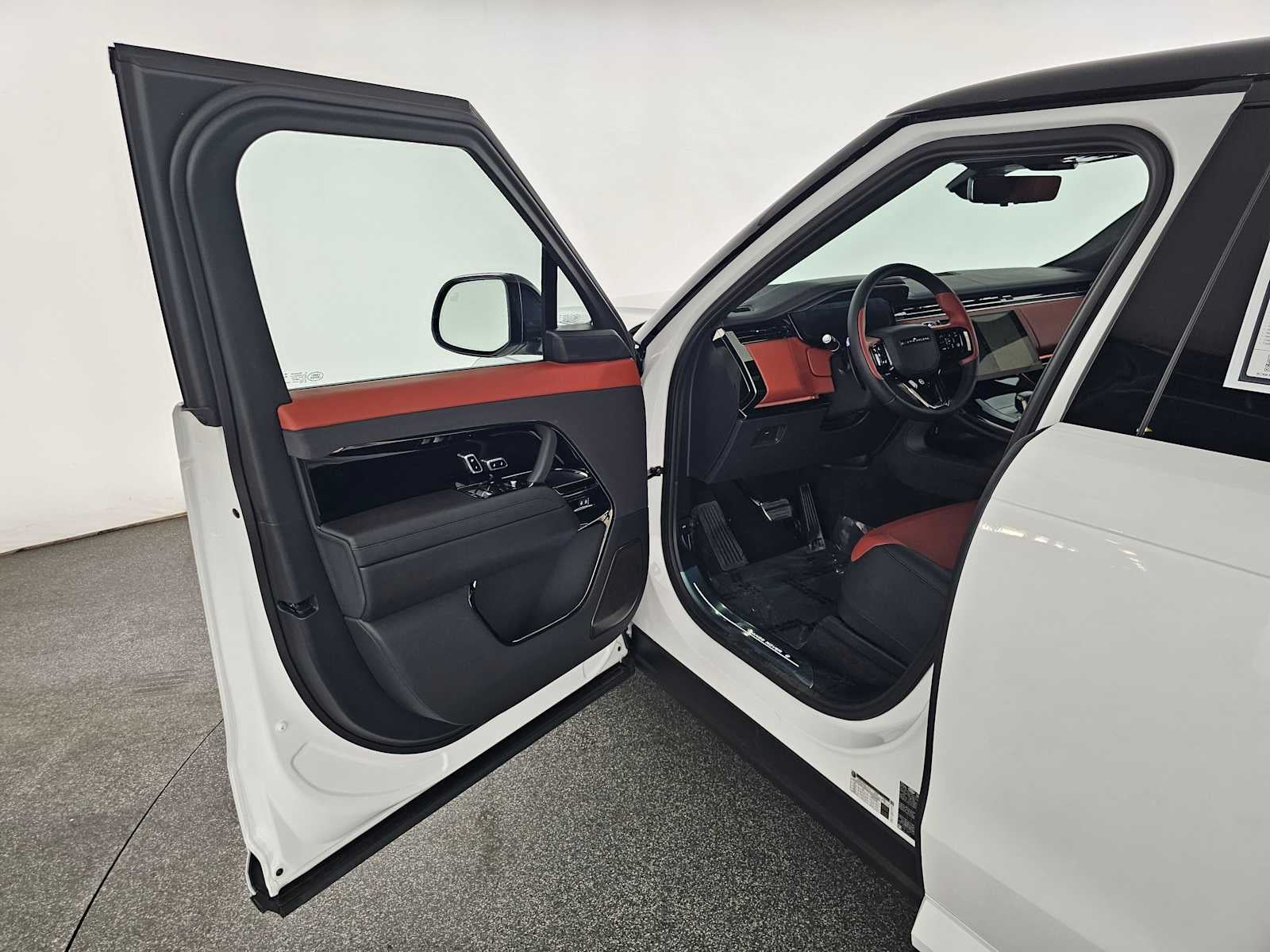 2026 Land Rover Range Rover Sport SV