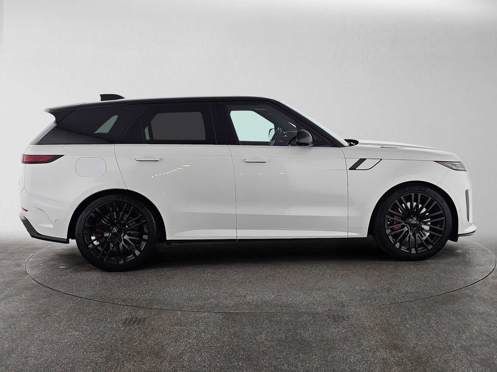 2026 Land Rover Range Rover Sport SV