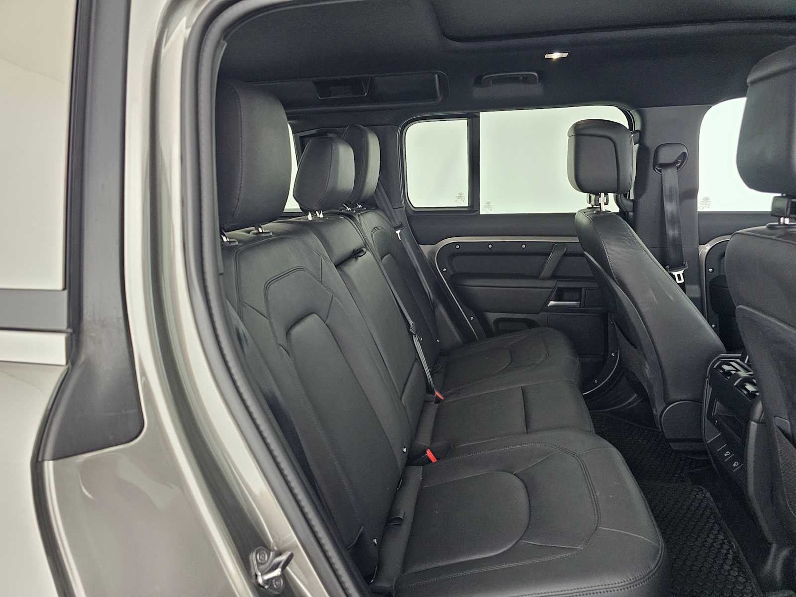 2025 Land Rover Defender X-Dynamic SE