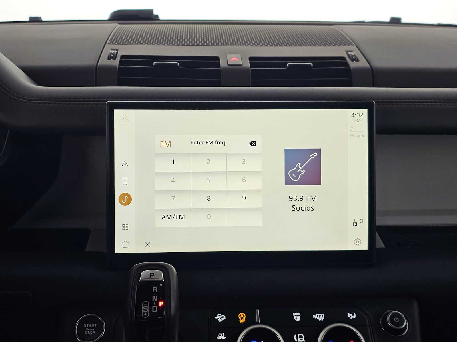 2025 Land Rover Defender X-Dynamic SE