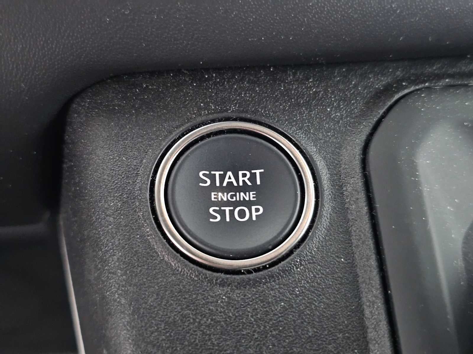 2025 Land Rover Defender X-Dynamic SE