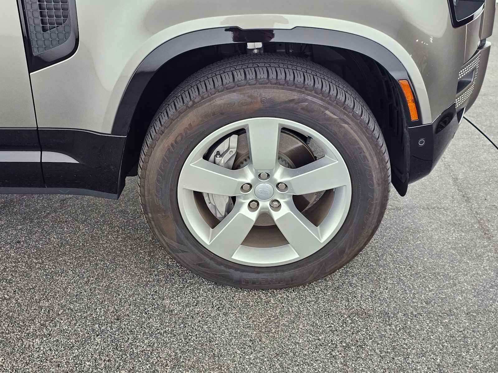 2025 Land Rover Defender X-Dynamic SE