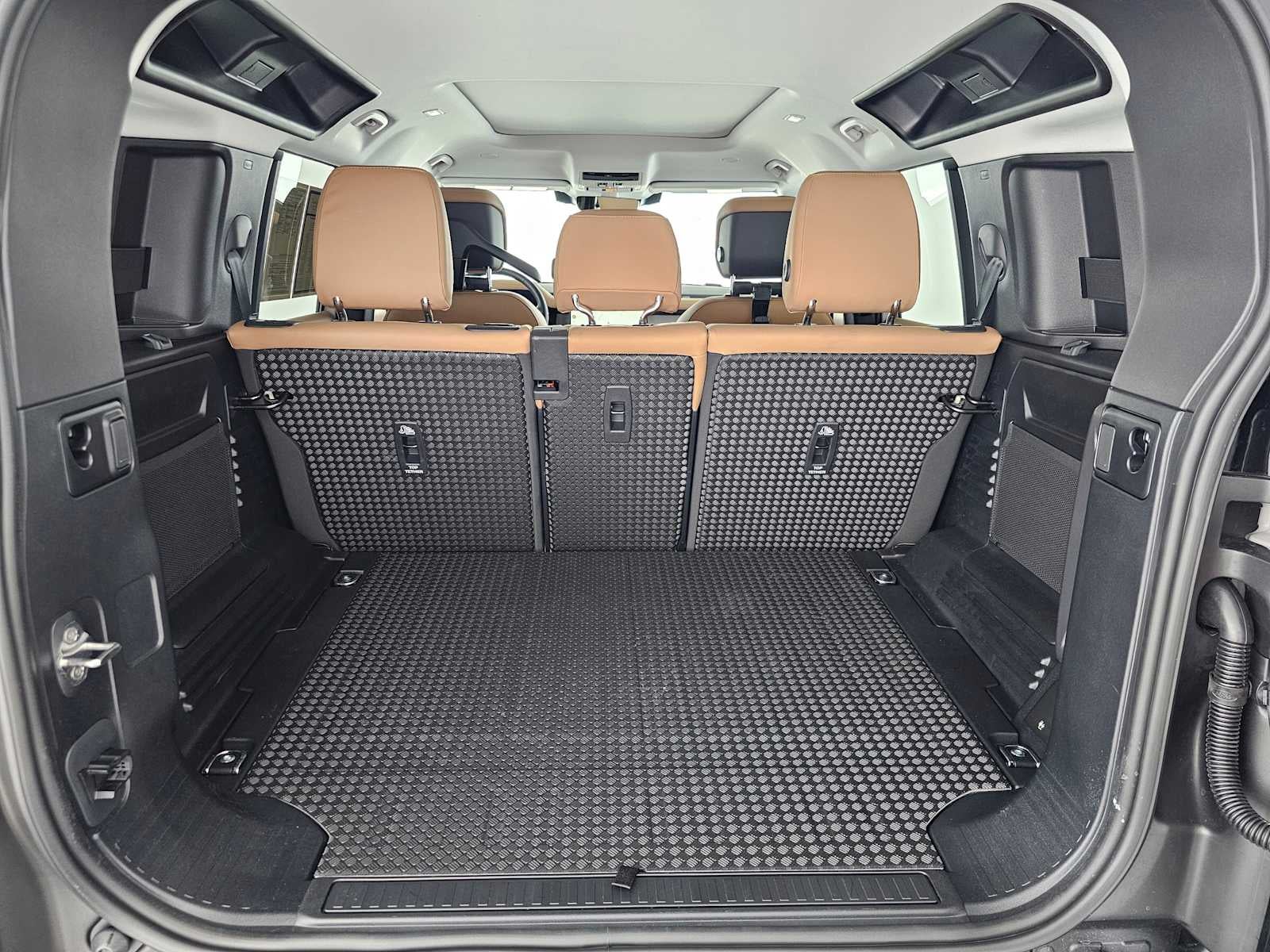 2026 Land Rover Defender X-Dynamic SE