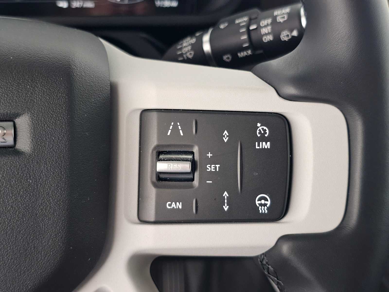 2026 Land Rover Defender X-Dynamic SE