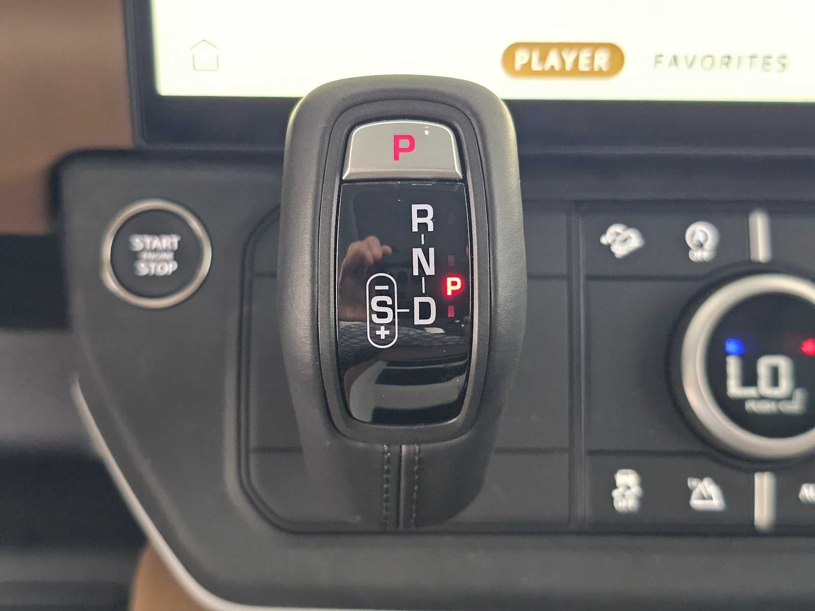 2026 Land Rover Defender X-Dynamic SE