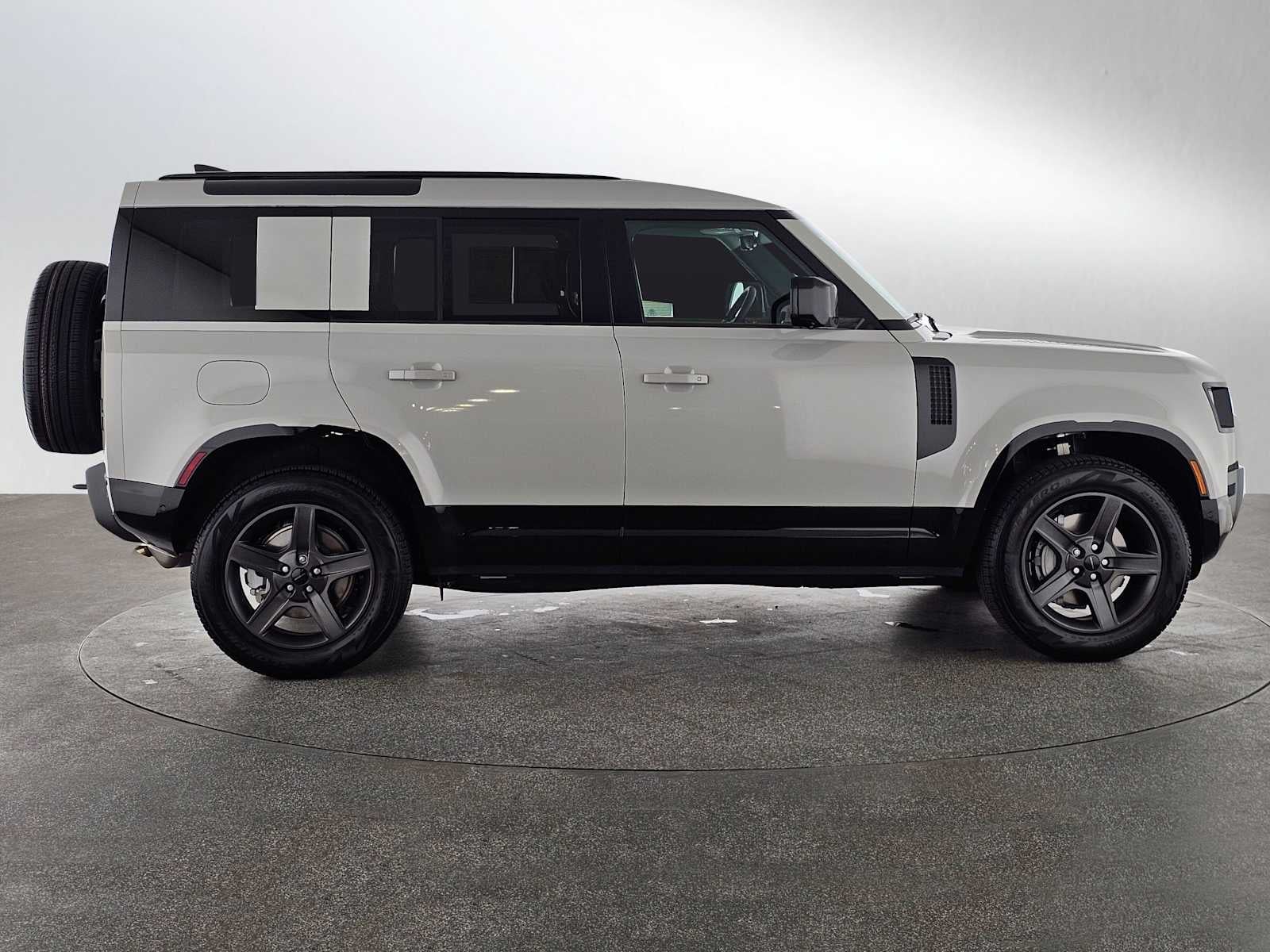 2026 Land Rover Defender X-Dynamic SE