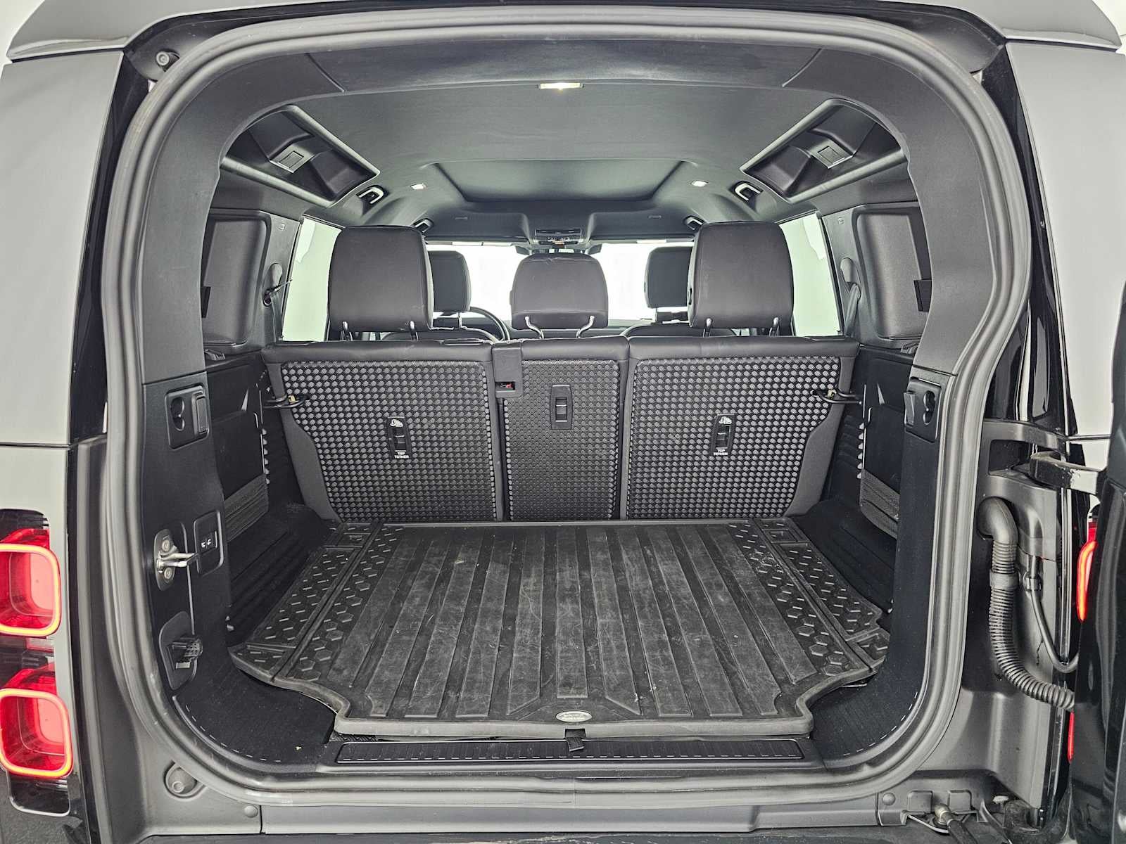 2024 Land Rover Defender X-Dynamic SE