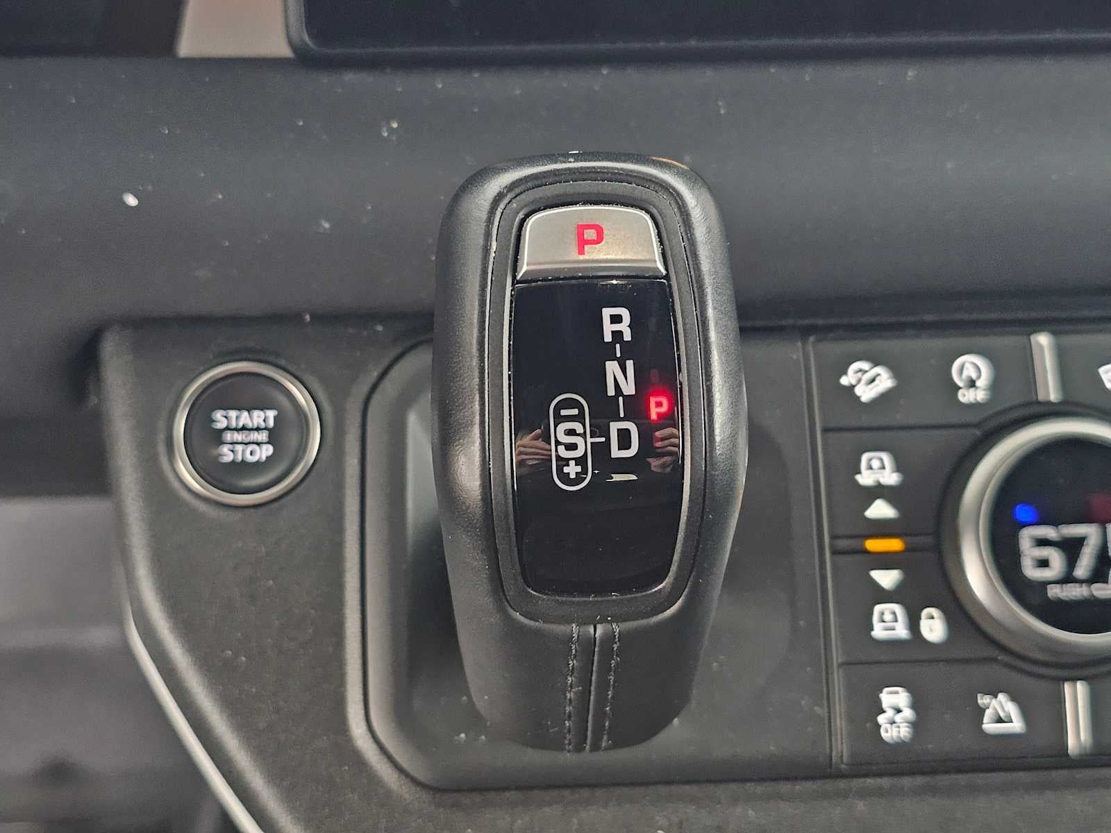 2024 Land Rover Defender X-Dynamic SE