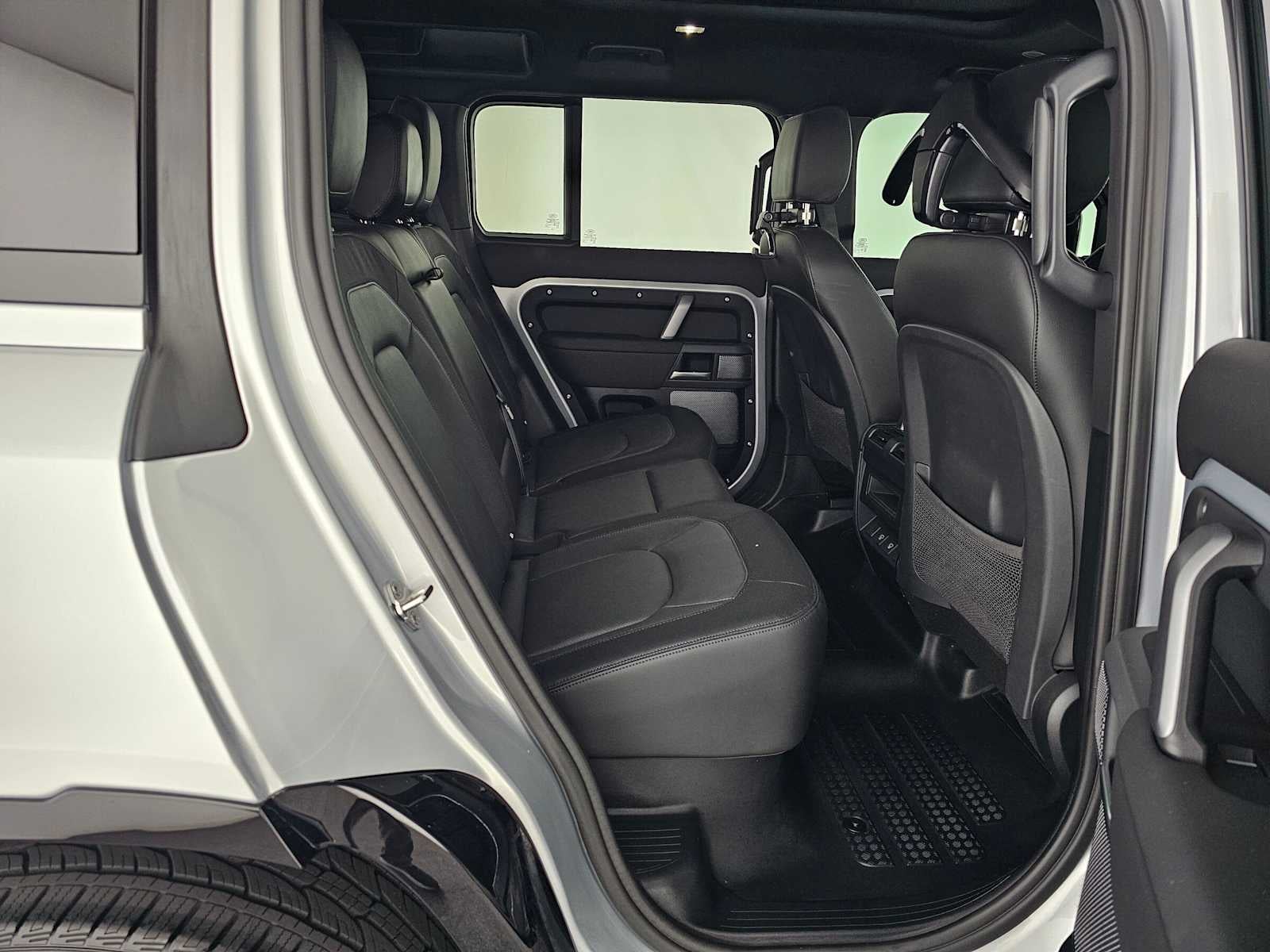 2024 Land Rover Defender X-Dynamic SE