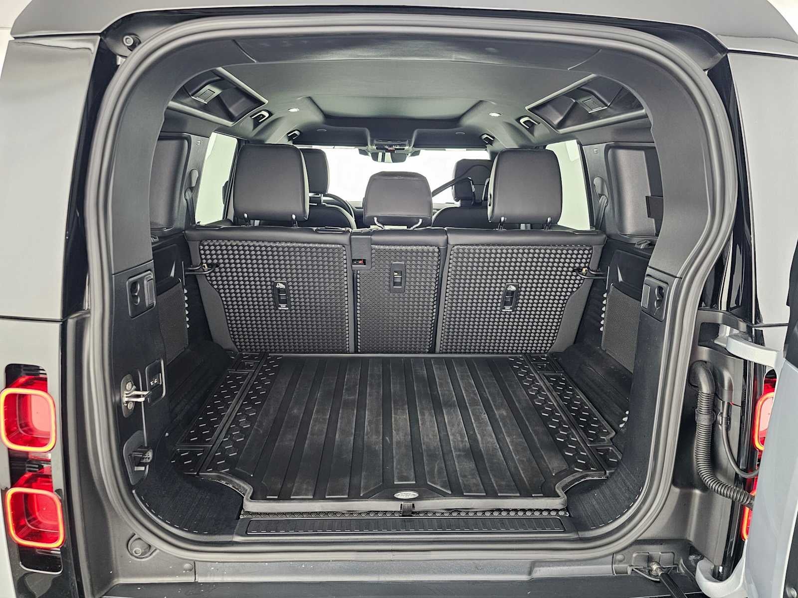 2024 Land Rover Defender X-Dynamic SE