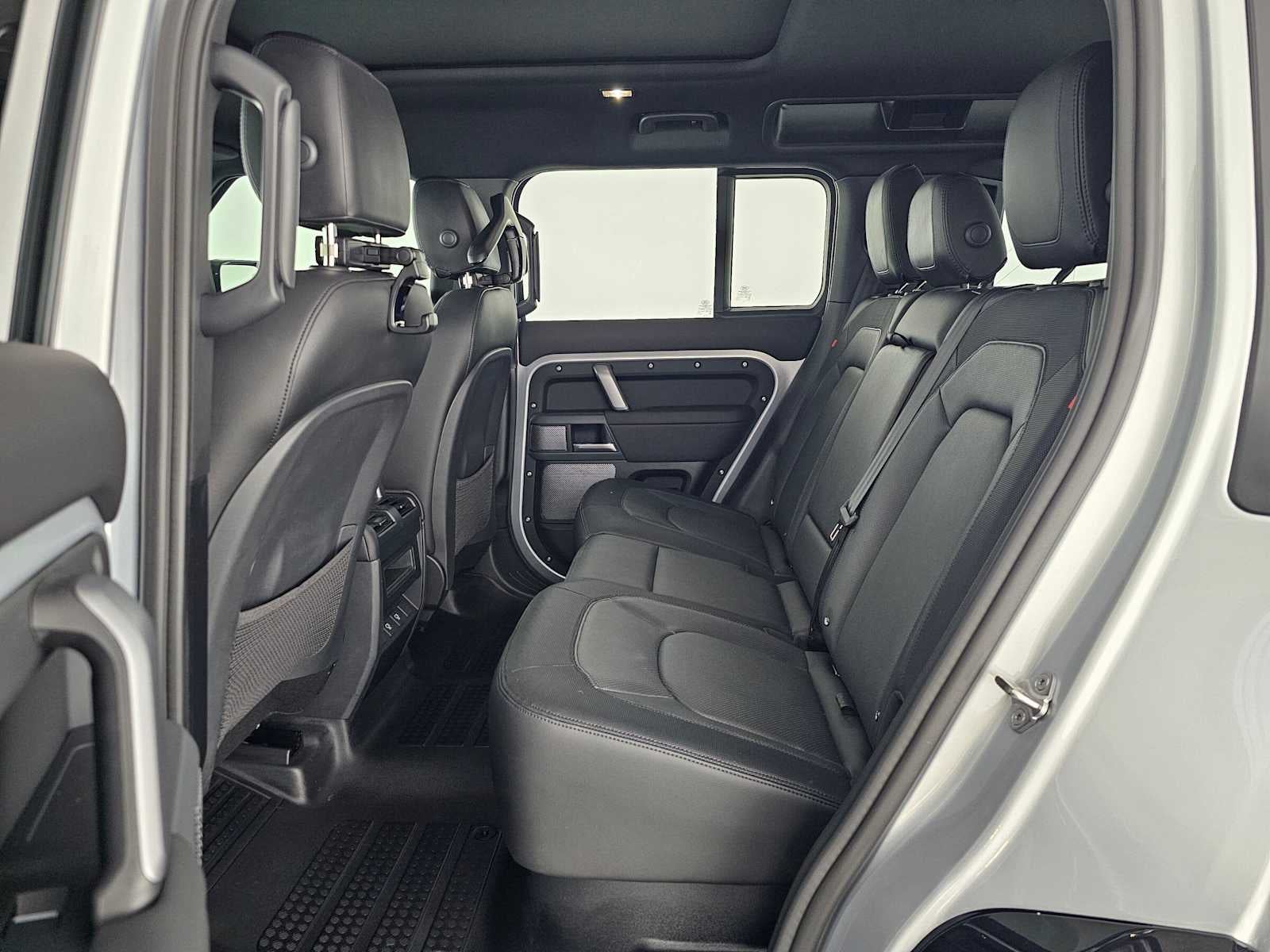 2024 Land Rover Defender X-Dynamic SE