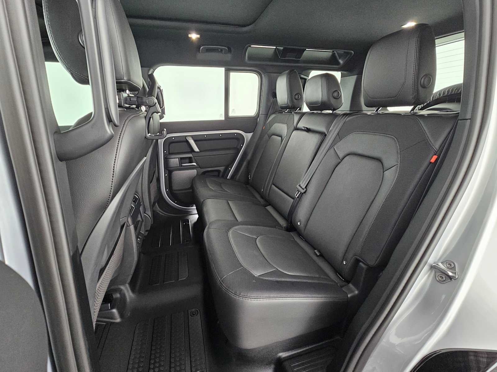 2024 Land Rover Defender X-Dynamic SE