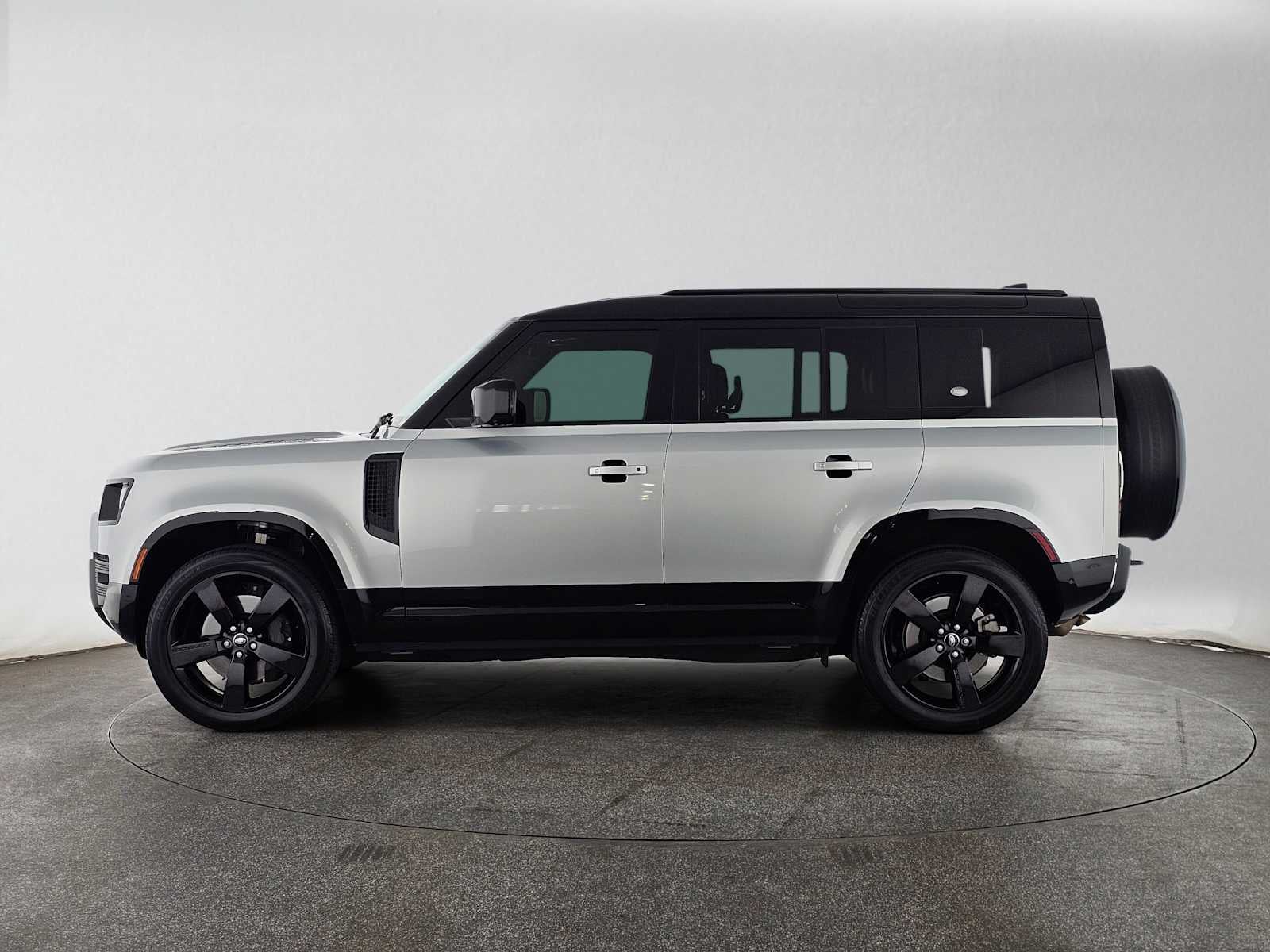 2024 Land Rover Defender X-Dynamic SE