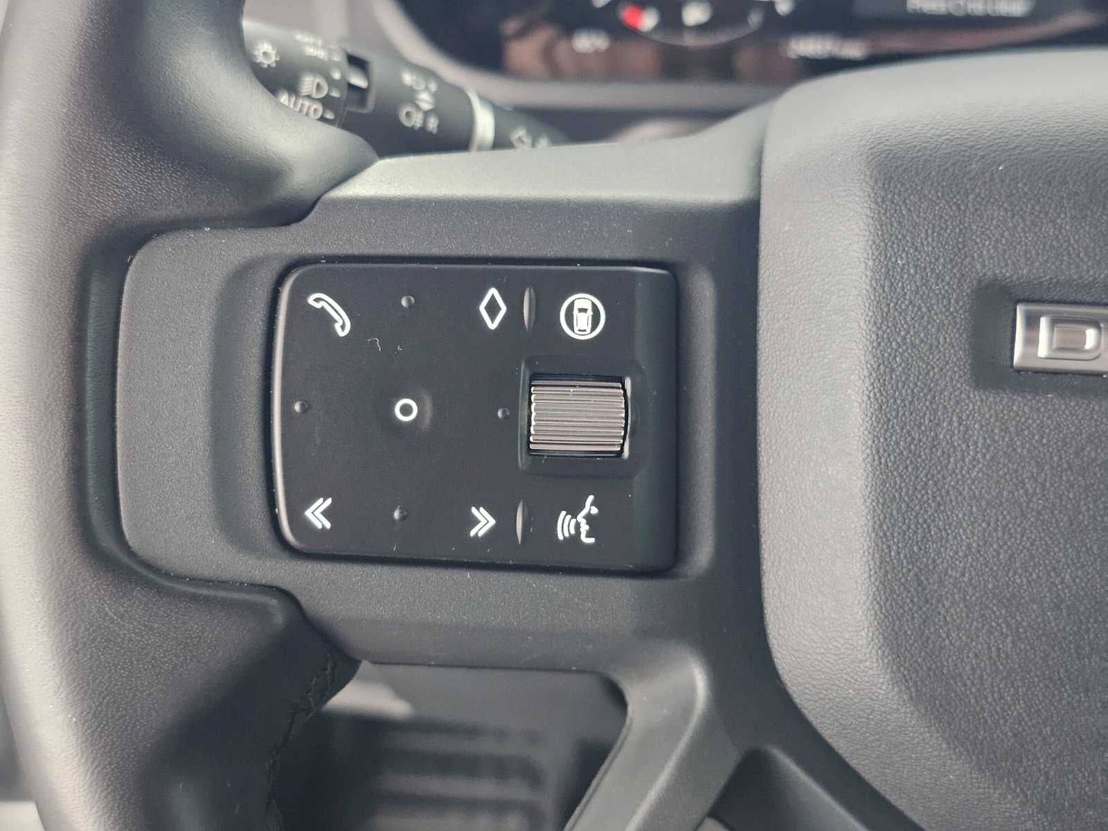 2024 Land Rover Defender X-Dynamic SE