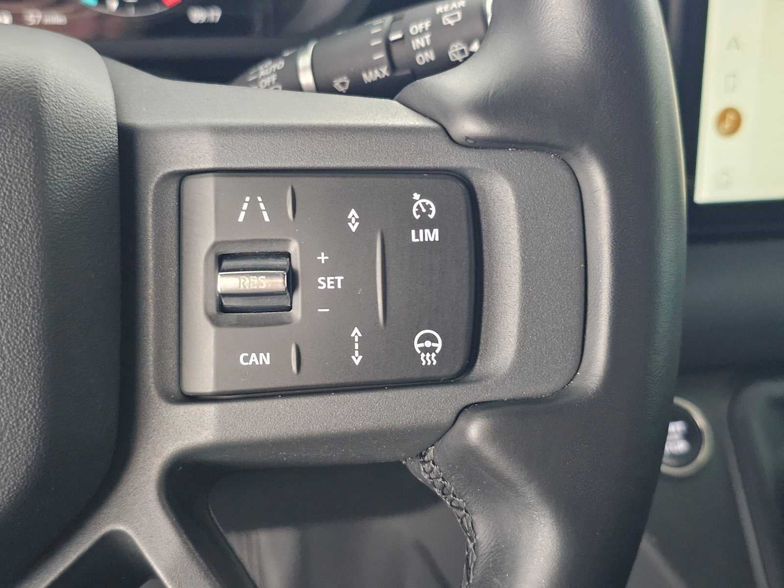 2024 Land Rover Defender X-Dynamic SE