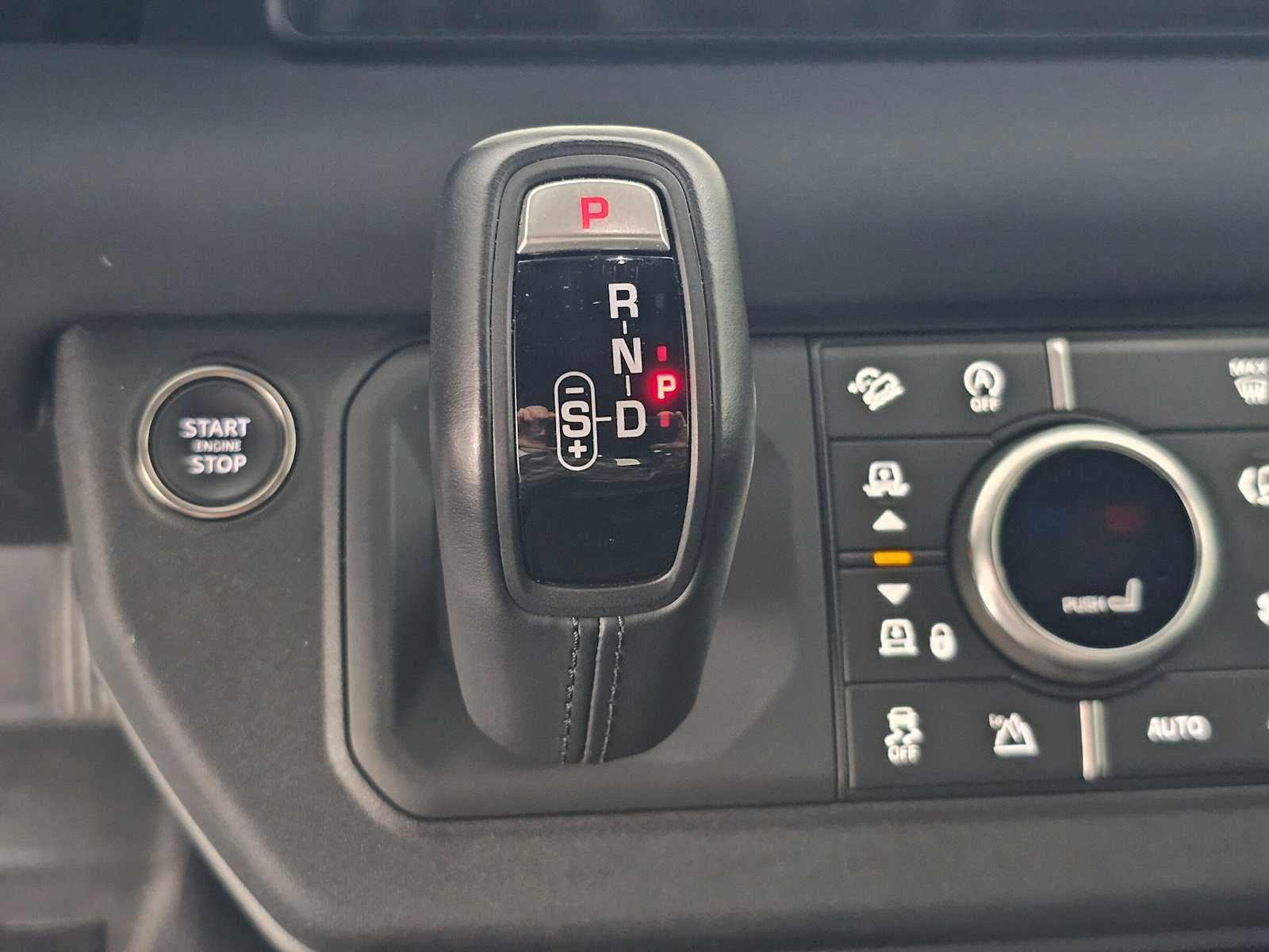 2024 Land Rover Defender X-Dynamic SE