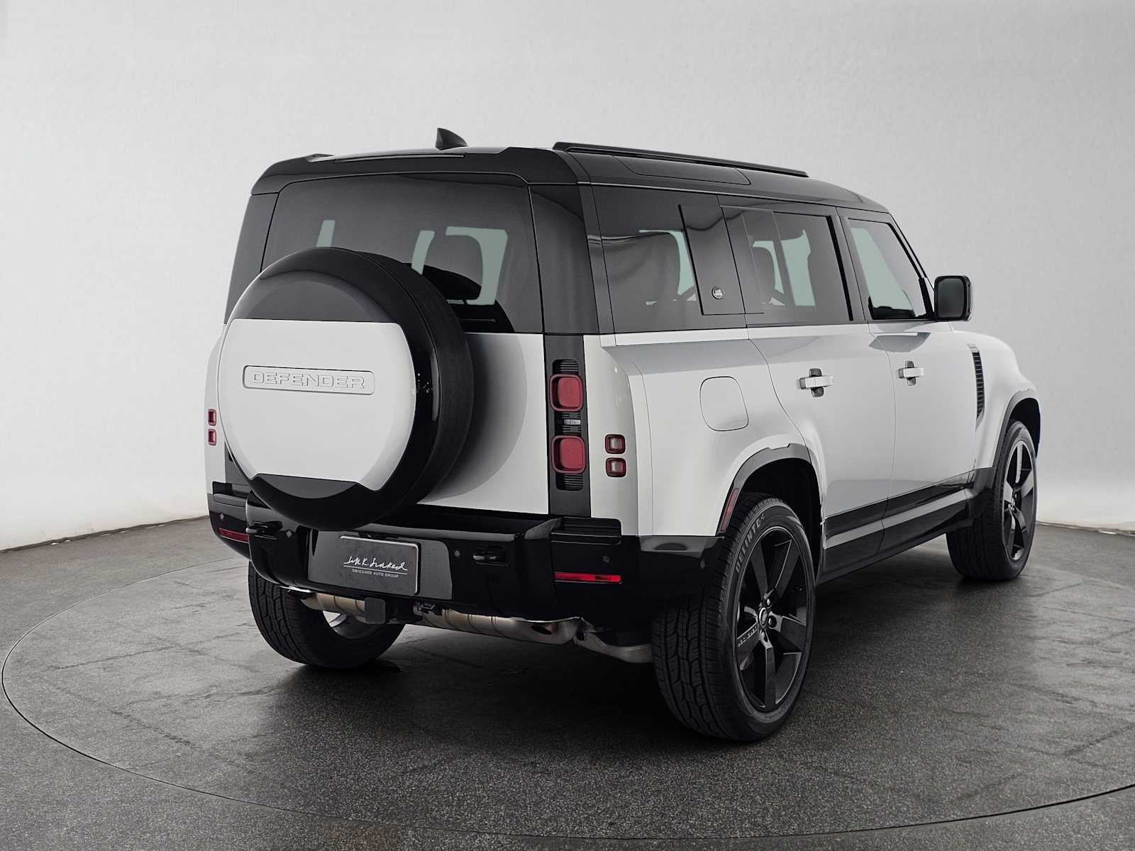 2024 Land Rover Defender X-Dynamic SE