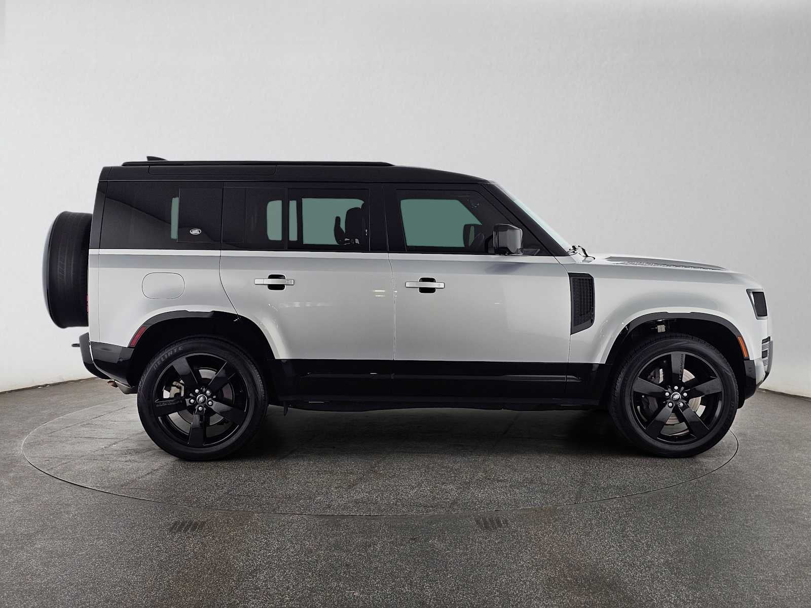 2024 Land Rover Defender X-Dynamic SE