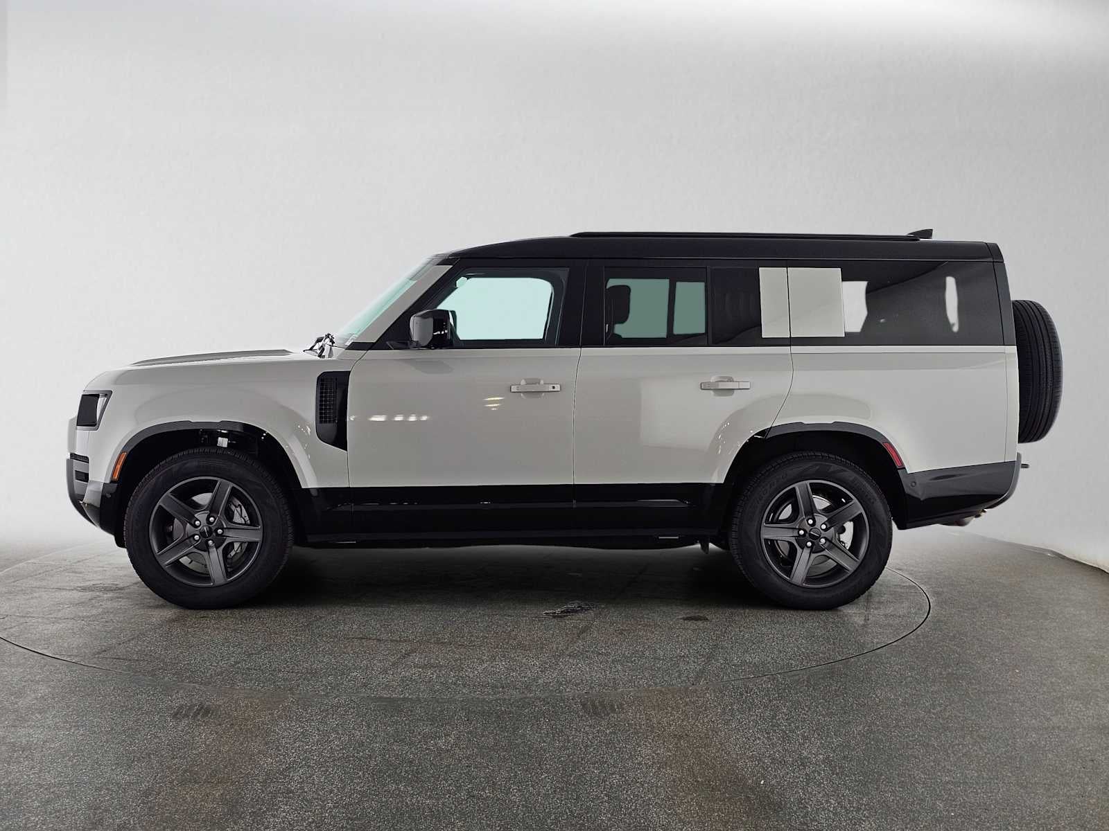 2026 Land Rover Defender X-Dynamic SE