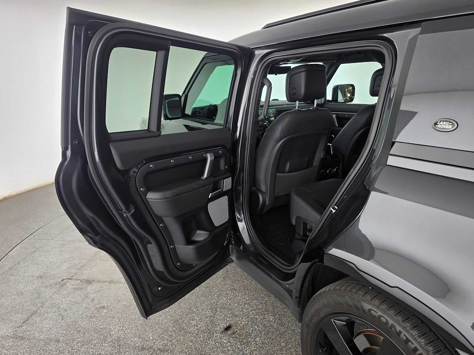 2024 Land Rover Defender V8