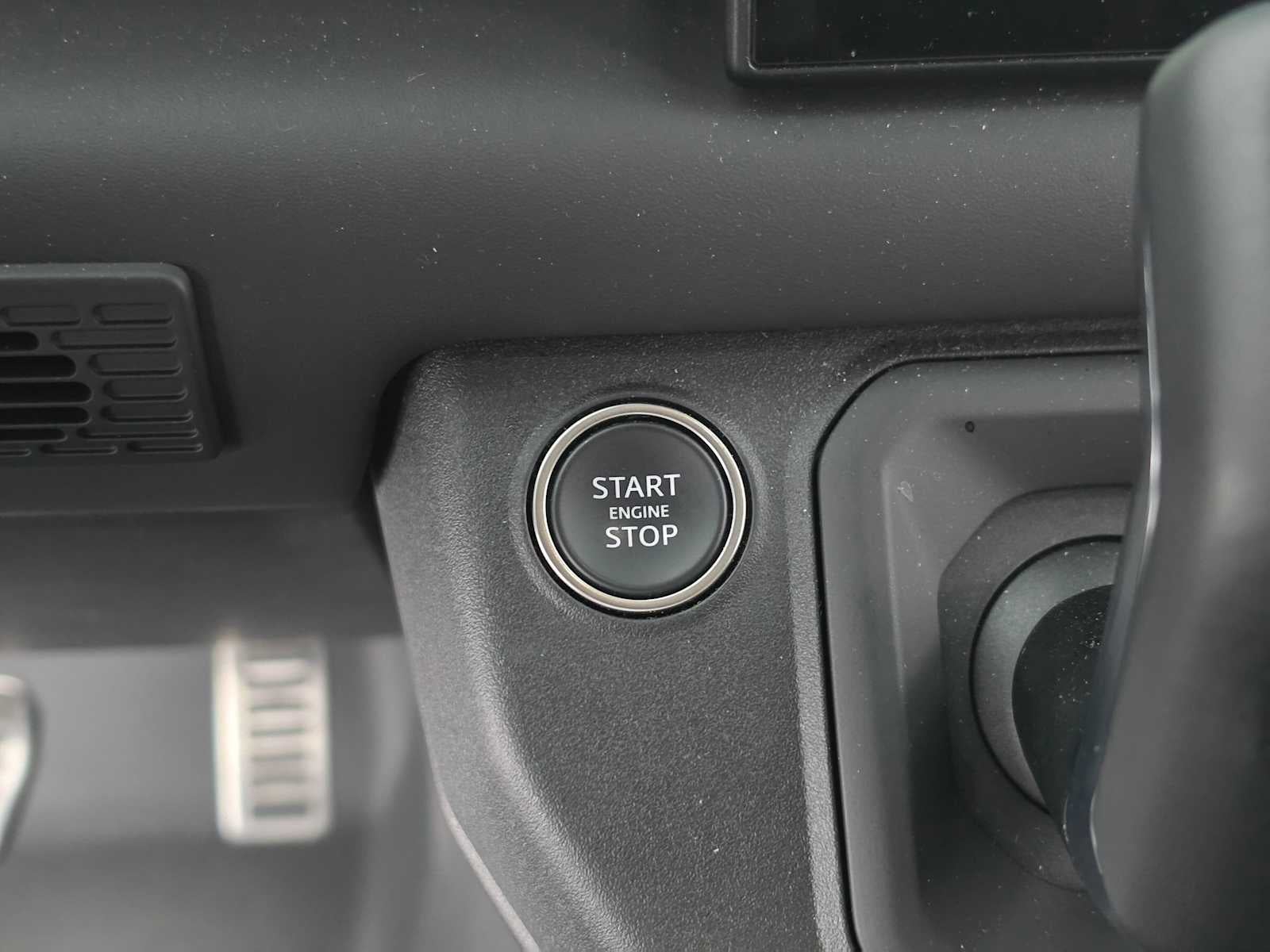 2024 Land Rover Defender V8