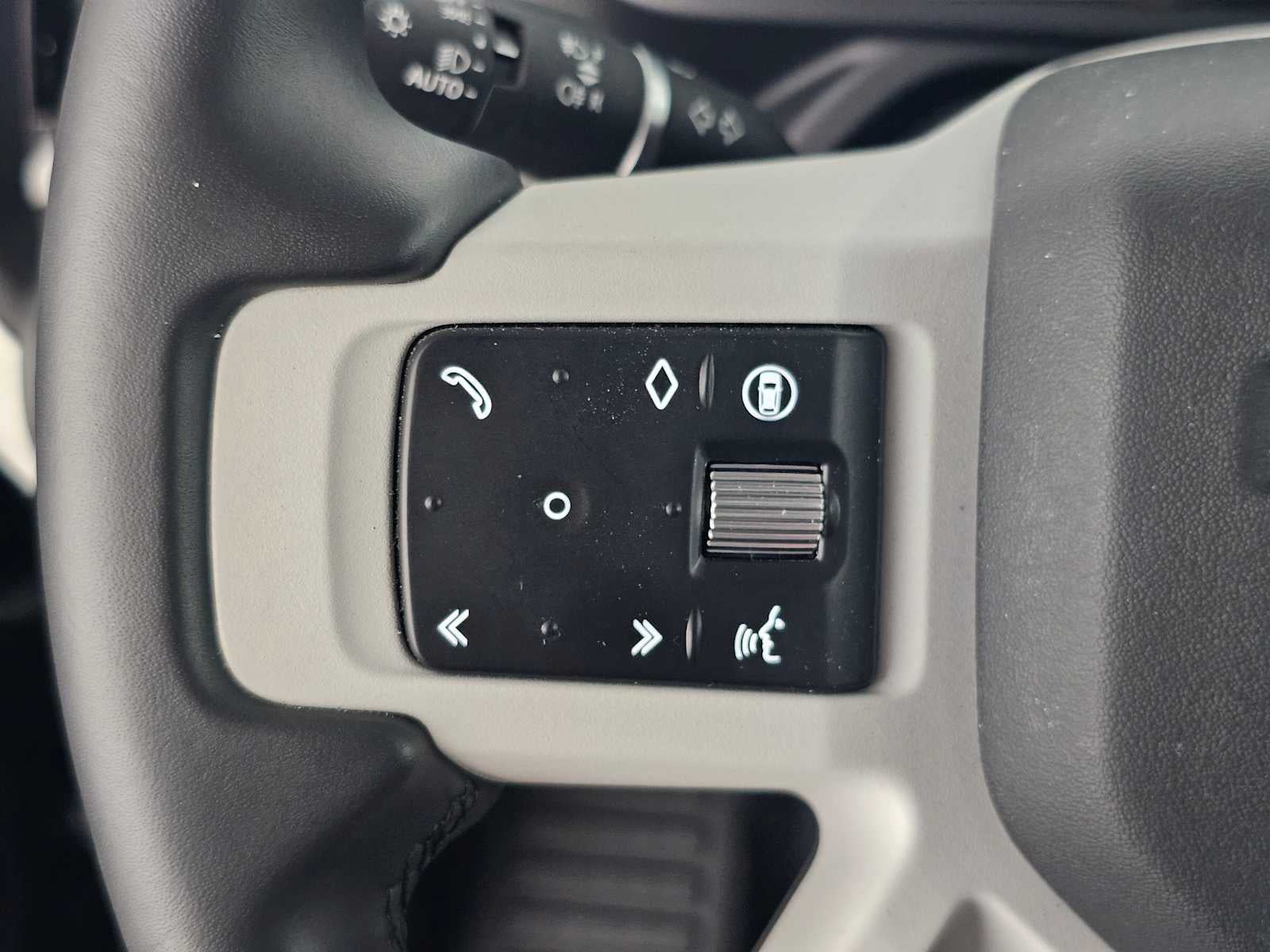 2025 Land Rover Defender S