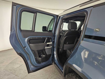 2023 Land Rover Defender SE