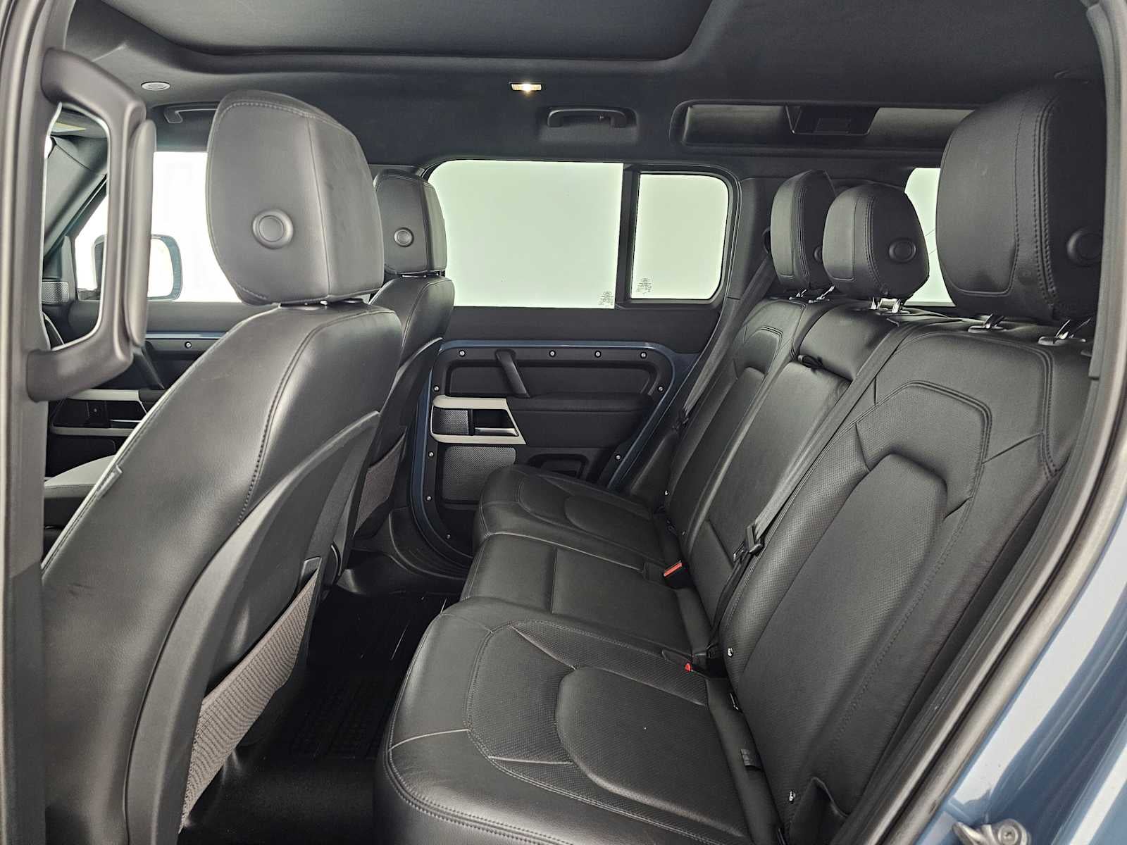 2023 Land Rover Defender SE