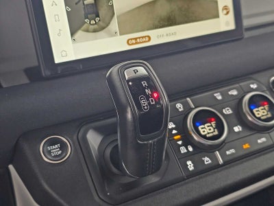 2023 Land Rover Defender SE