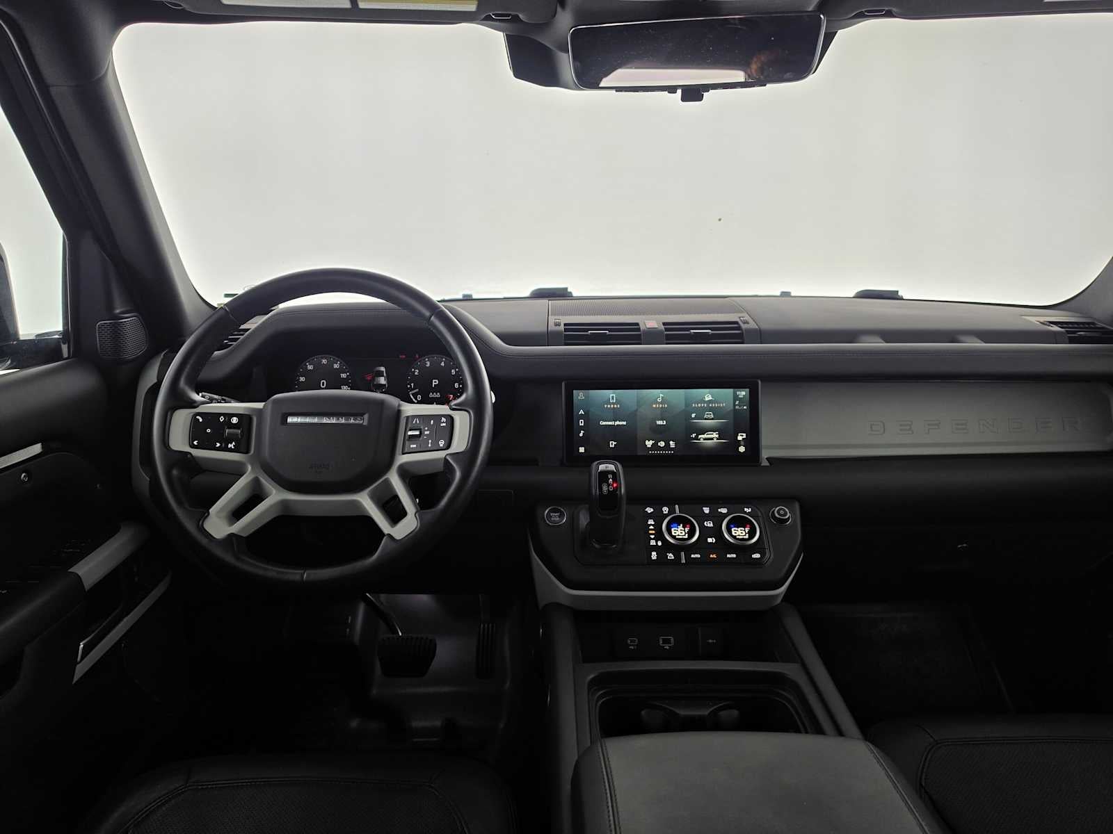 2024 Land Rover Defender SE