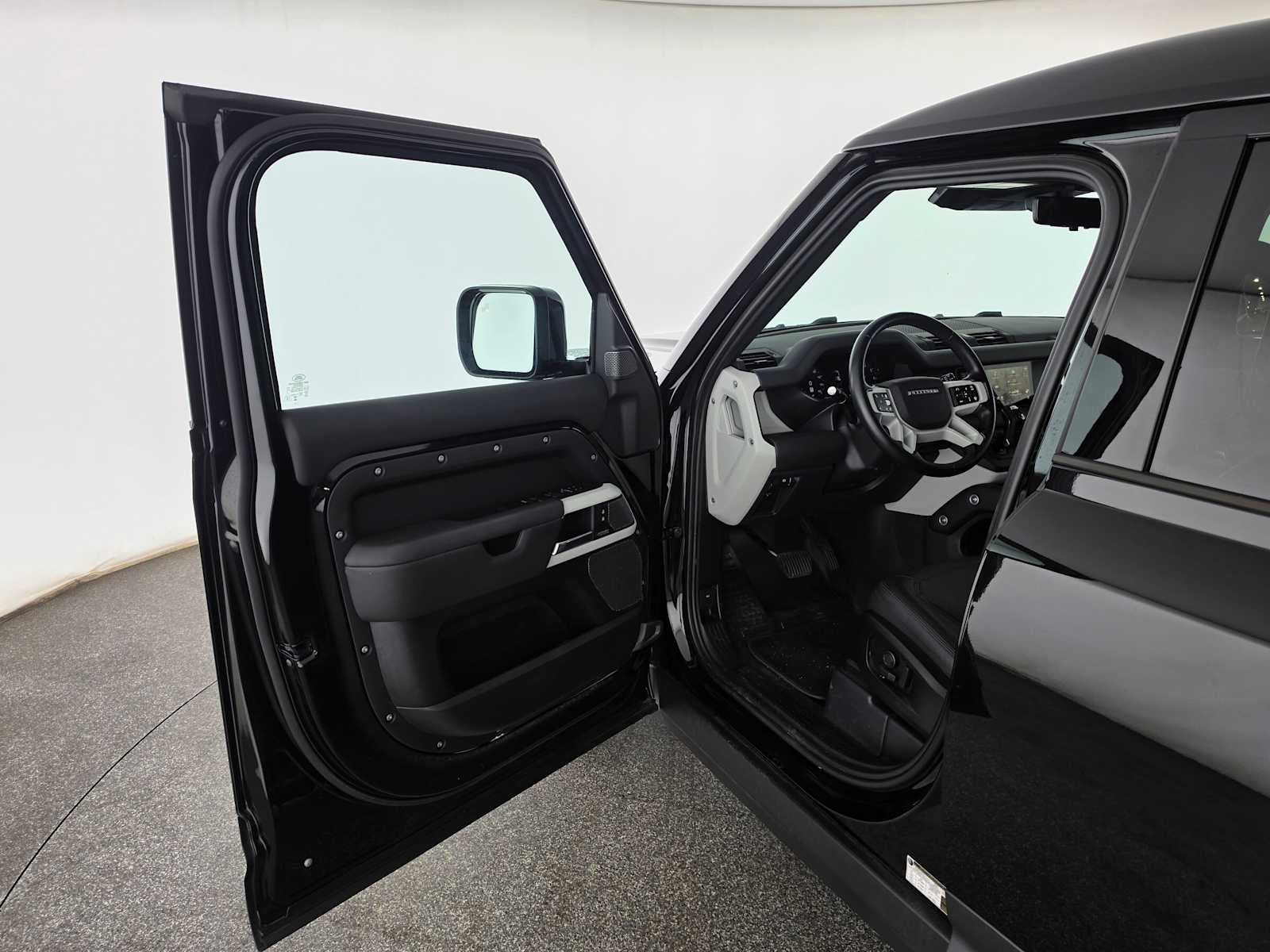 2024 Land Rover Defender SE