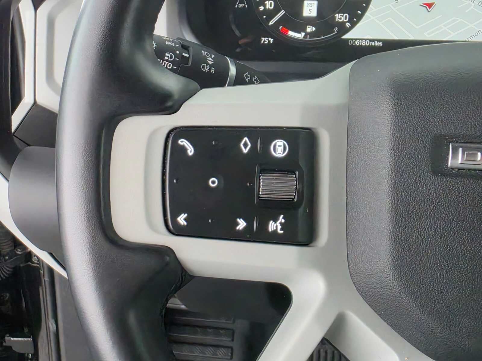 2024 Land Rover Defender SE