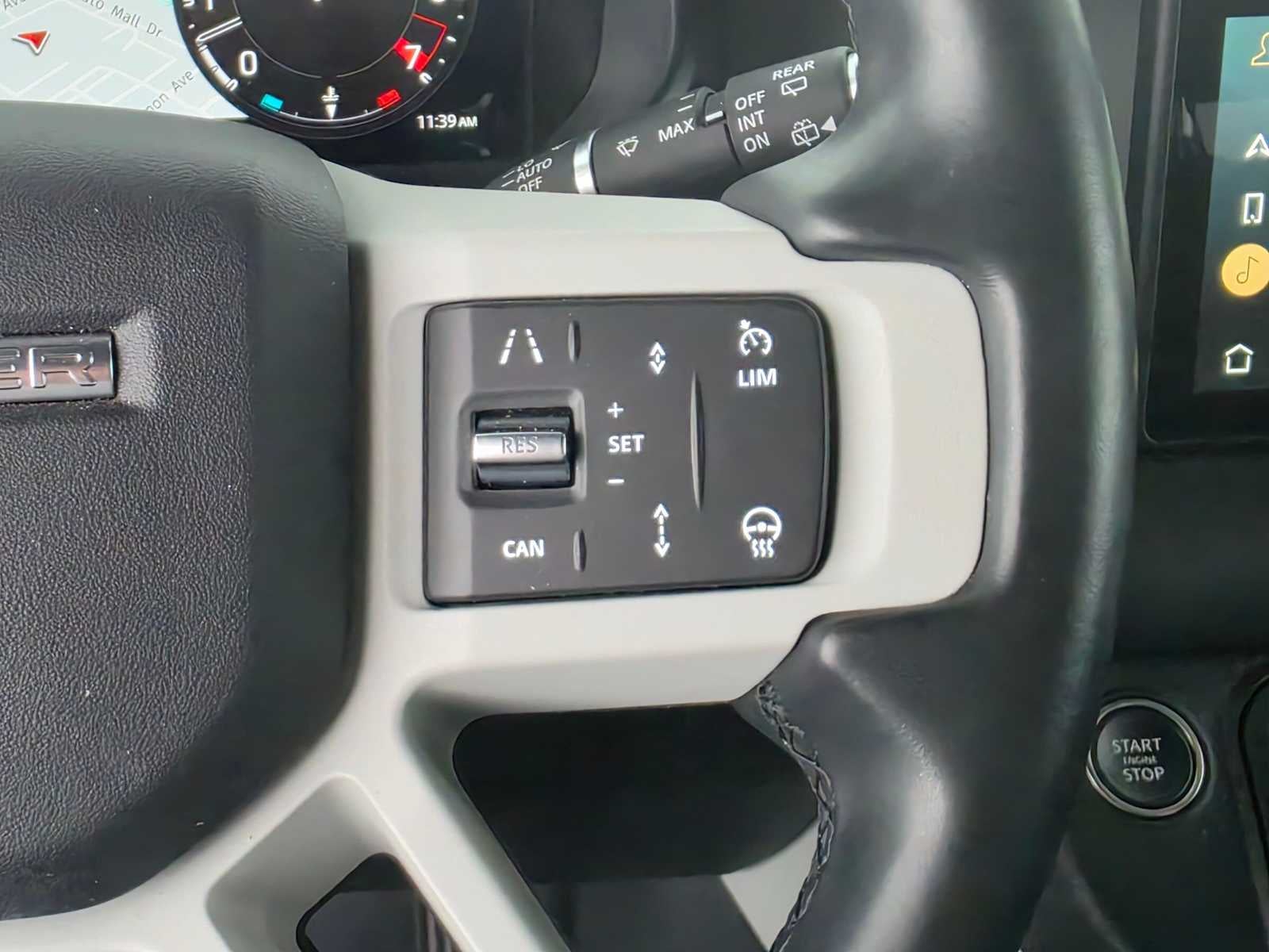 2024 Land Rover Defender SE