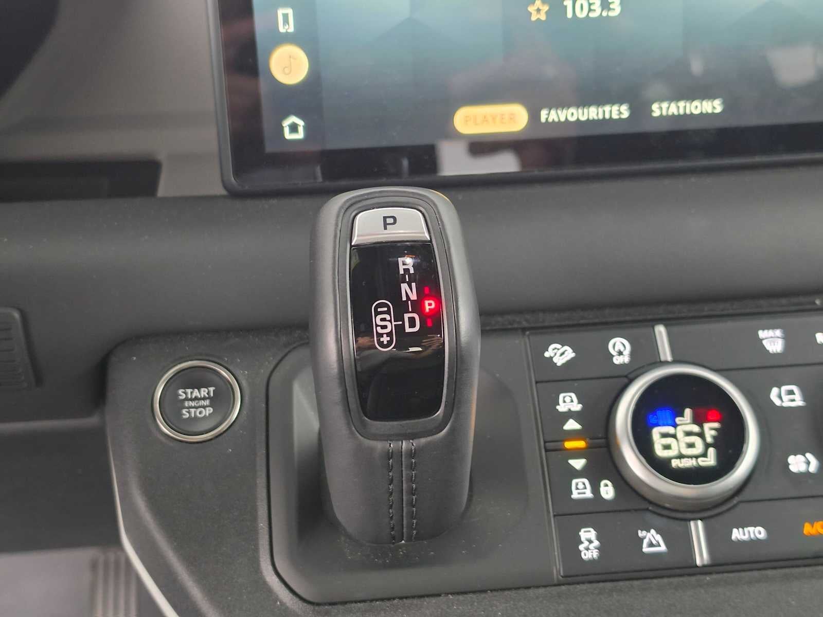 2024 Land Rover Defender SE