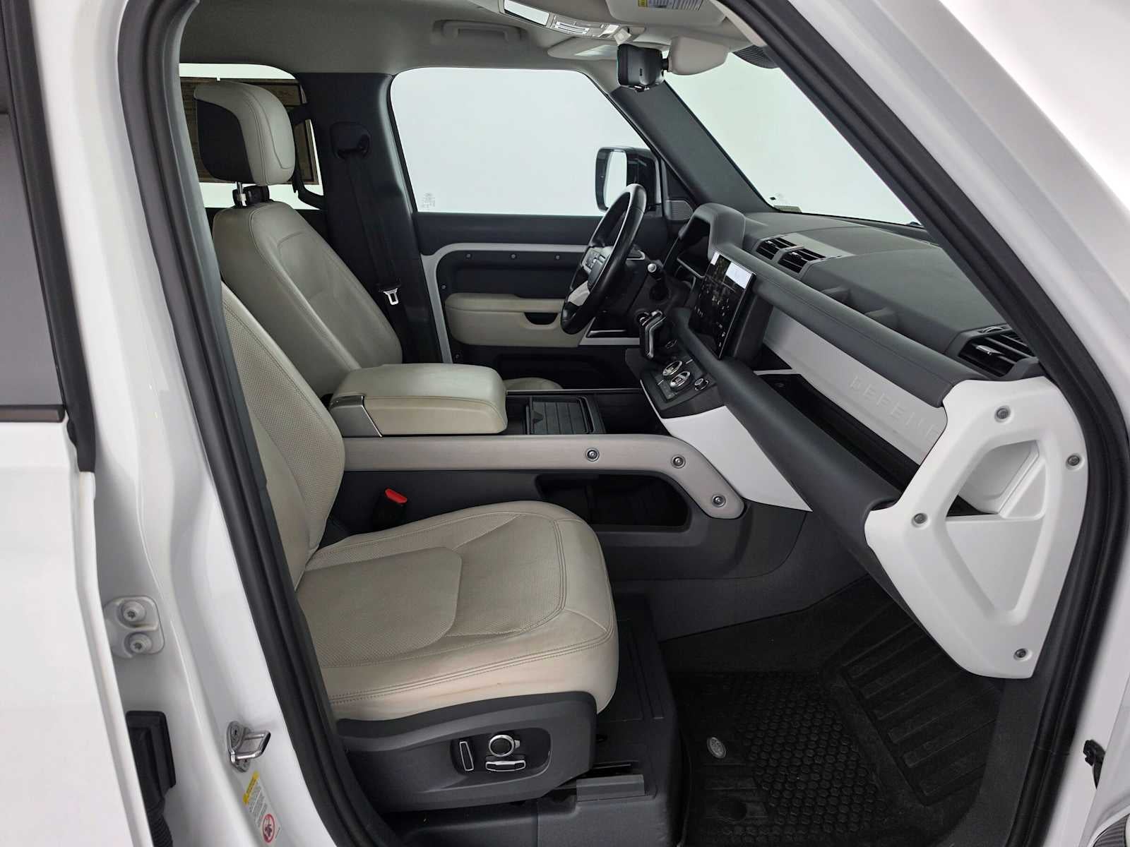 2023 Land Rover Defender First Edition