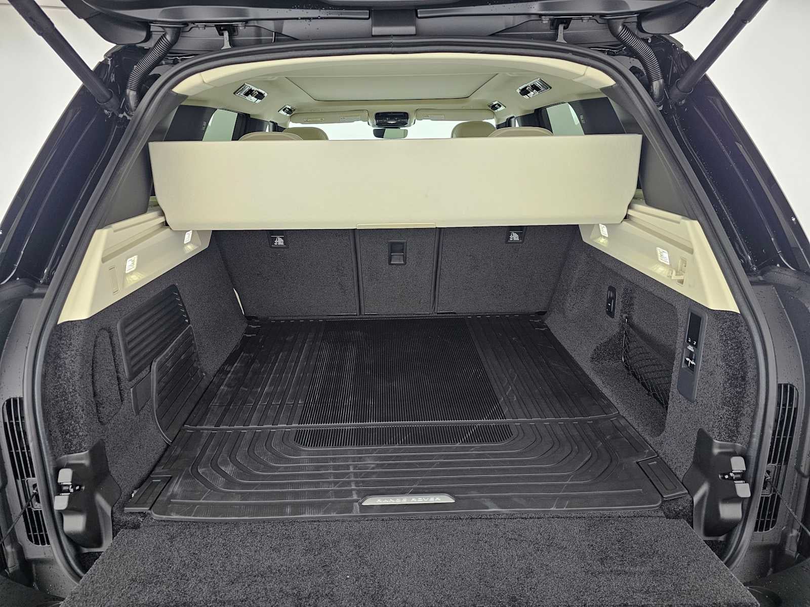 2026 Land Rover Range Rover SE