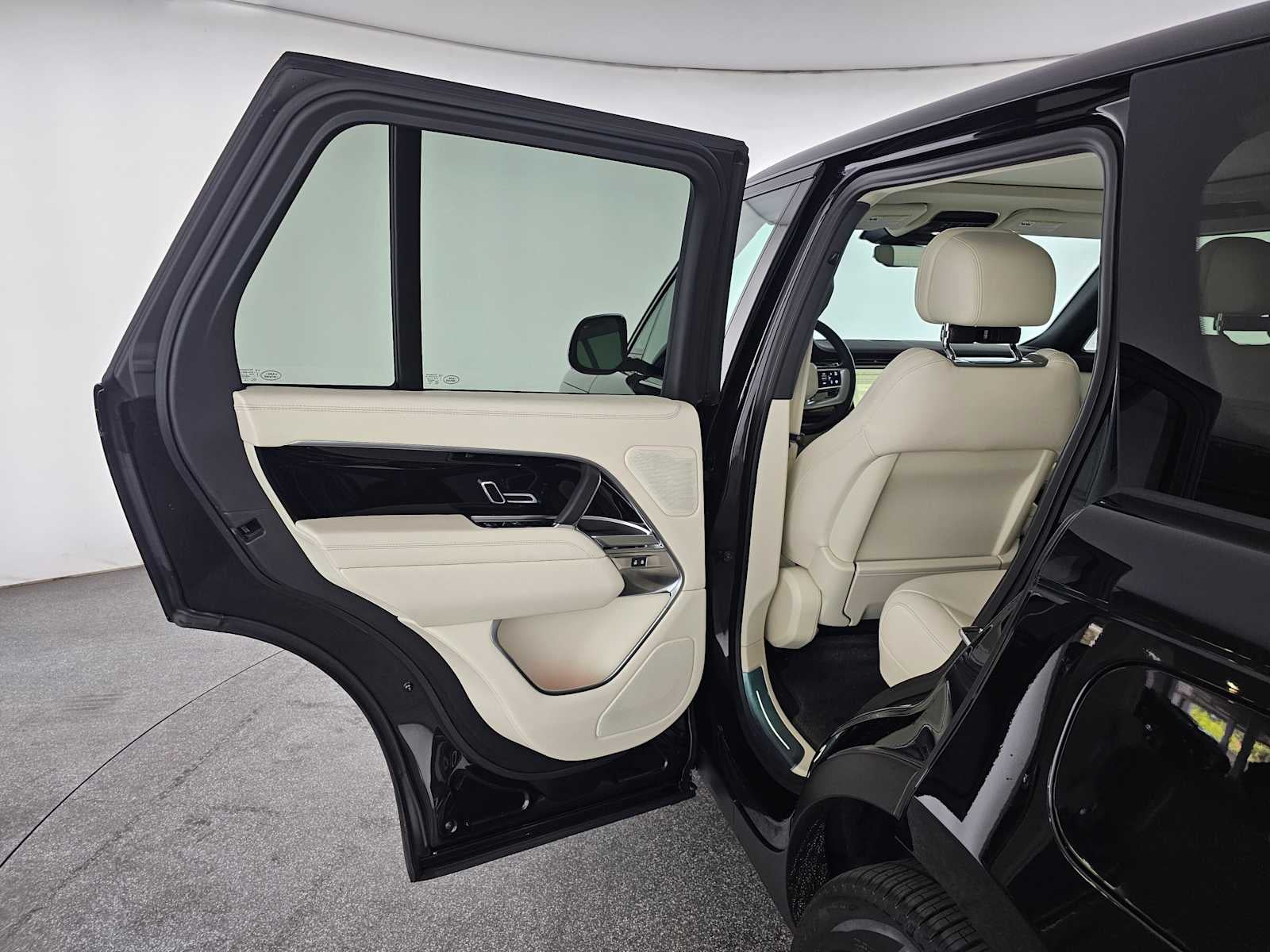 2026 Land Rover Range Rover SE