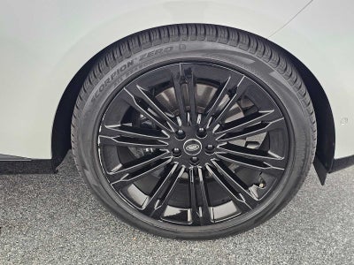 2025 Land Rover Range Rover SE