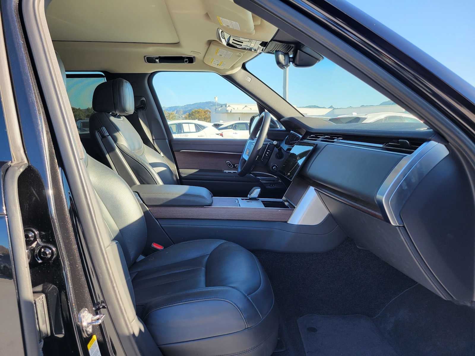 2025 Land Rover Range Rover SE