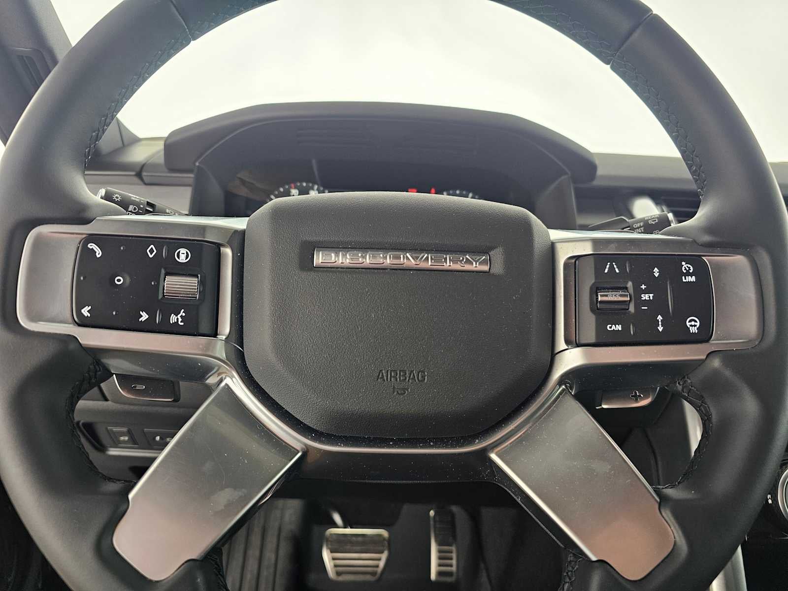 2025 Land Rover Discovery Dynamic SE