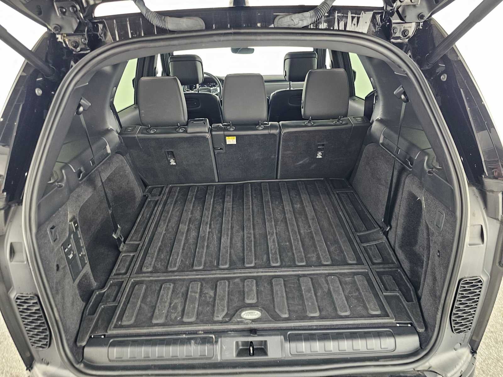 2025 Land Rover Discovery Dynamic SE