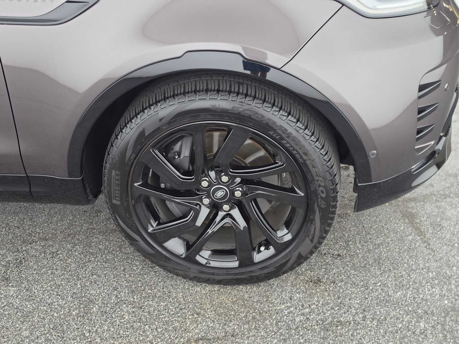 2025 Land Rover Discovery Dynamic SE