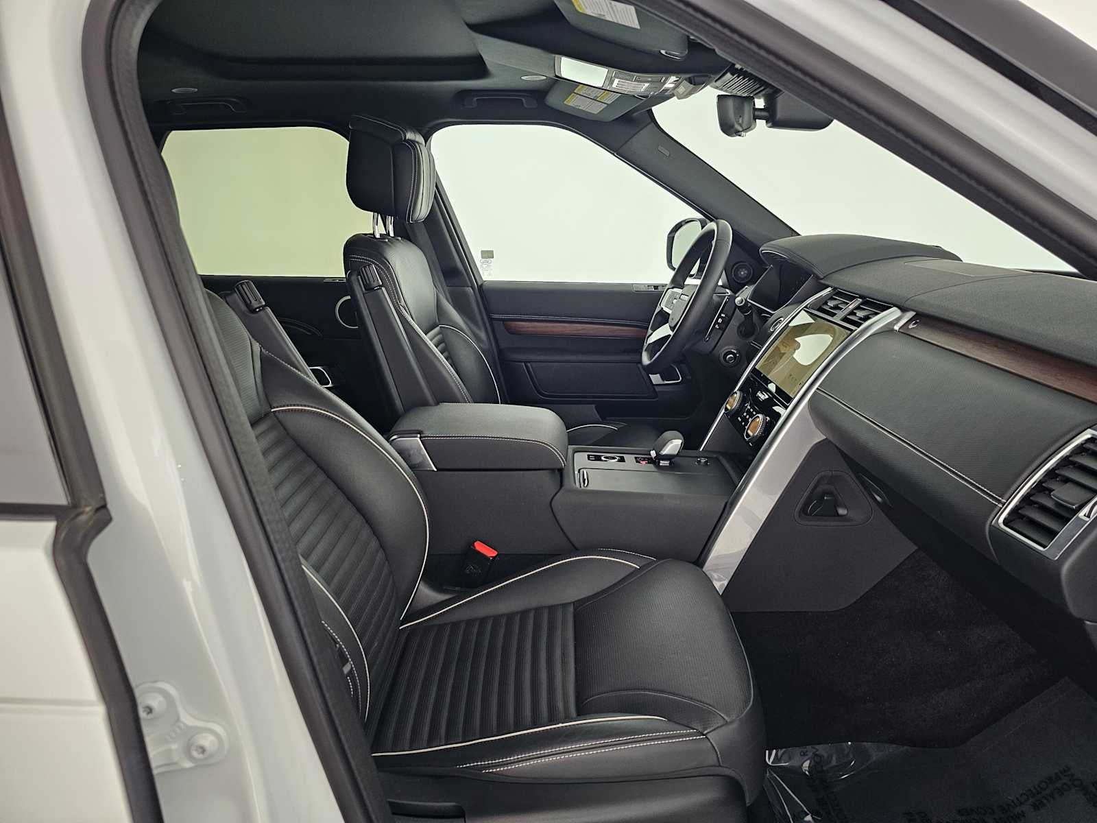 2024 Land Rover Discovery Dynamic SE